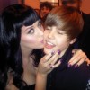 Justin-Bieber-kissing (1)