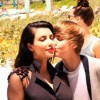 Justin-Bieber-kissing (2)
